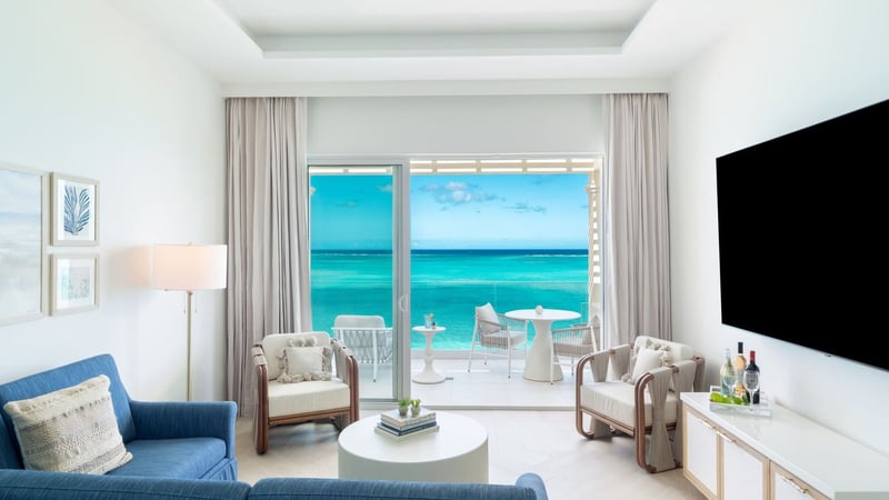 5 BDM Beachfront Penthouse Suite with Skypool at Windsong Turks & Caicos