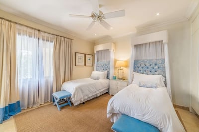 Luxury Villa Photo #13