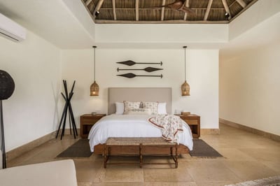 Luxury Villa Photo #28