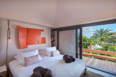 Bedroom 4: King size bed, air conditioning, HD-TV, Dish network, Apple TV, ensuite bathroom, rain he