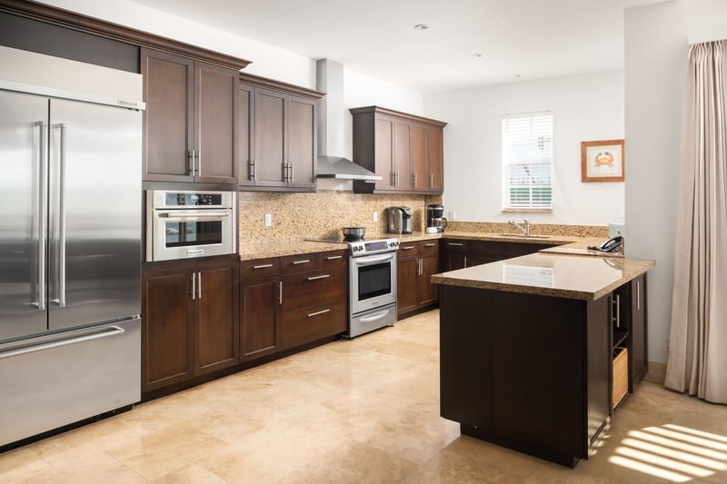 3 BDM Oceanfront Penthouse with Roof Terrace in Windsong Resort