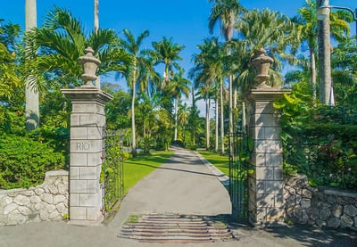 Luxury Villa Photo #3