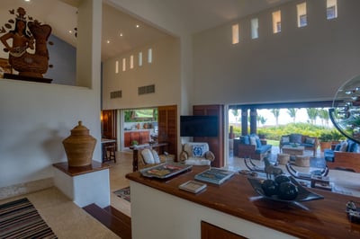 Luxury Villa Photo #23