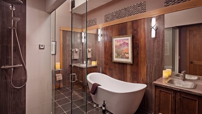 Upper primary ensuite with soaking tub