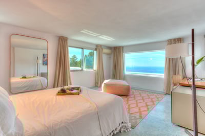 Luxury Villa Photo #24