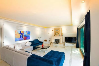 Luxury Villa Photo #7