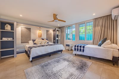 Luxury Villa Photo #40