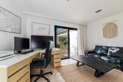 Luxury Villa Photo #31