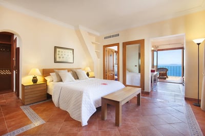 Luxury Villa Photo #11