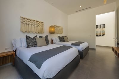Luxury Villa Photo #39