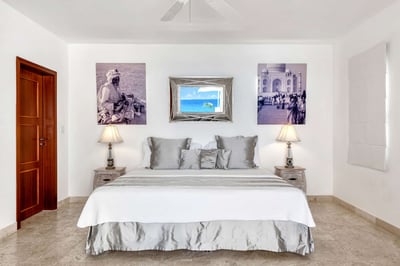 Luxury Villa Photo #30