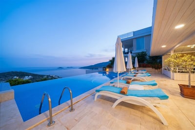 Luxury Villa Photo #5