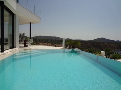 Luxury Villa Photo #4