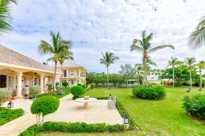 Luxury Villa Photo #30