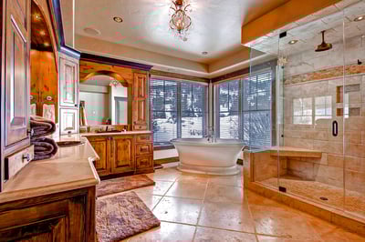 Primary king ensuite bathroom