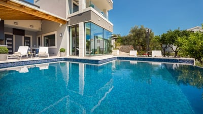 Luxury Villa Photo #6
