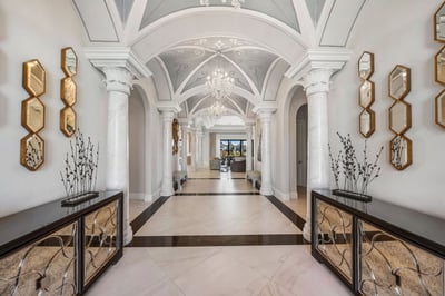 Luxury Villa Photo #12