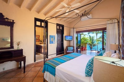 Luxury Villa Photo #32