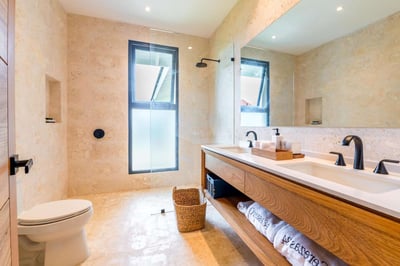 Luxury Villa Photo #25