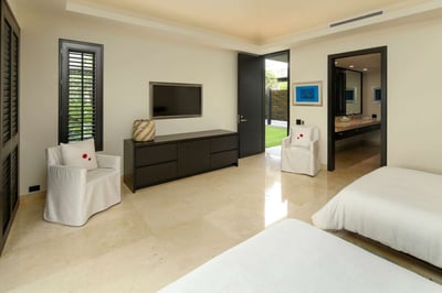 Luxury Villa Photo #39