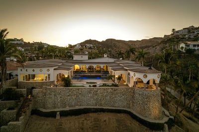 Luxury Villa Photo #11