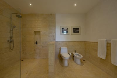 Arrecife 39 - Spacious 5BR villa near beach & golf