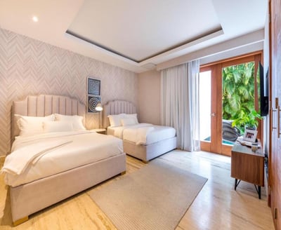 Luxury Villa Photo #16