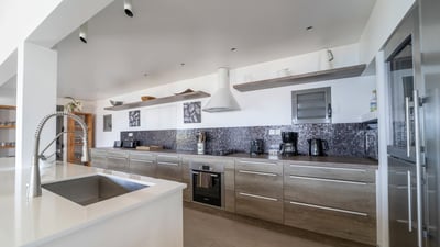 Kitchen & Dining Area