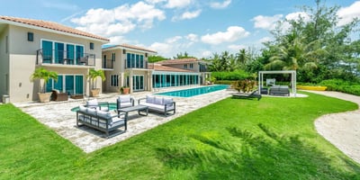Luxury Villa Photo #3