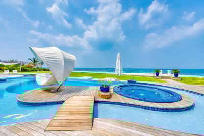 Luxury Villa Photo #6