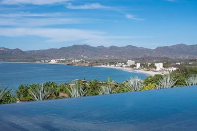 Luxury Villa Photo #7