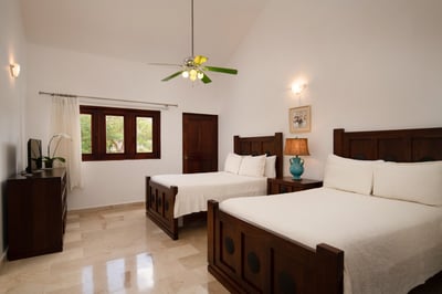 Luxury Villa Photo #13