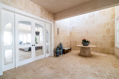 Luxury Villa Photo #26