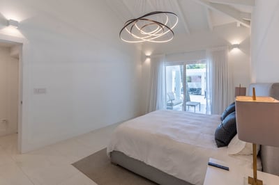 Luxury Villa Photo #37