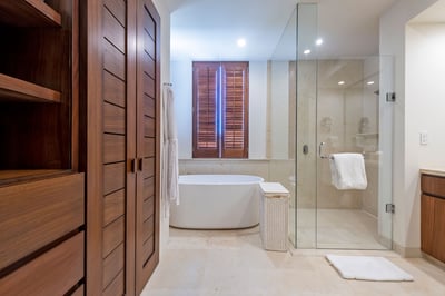 Luxury Villa Photo #22