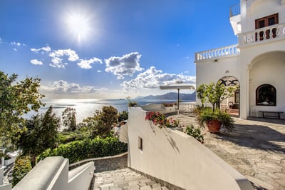 Luxury Villa Photo #12