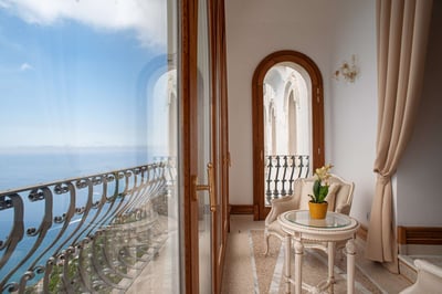 Luxury Villa Photo #30