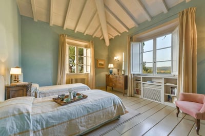 Luxury Villa Photo #18