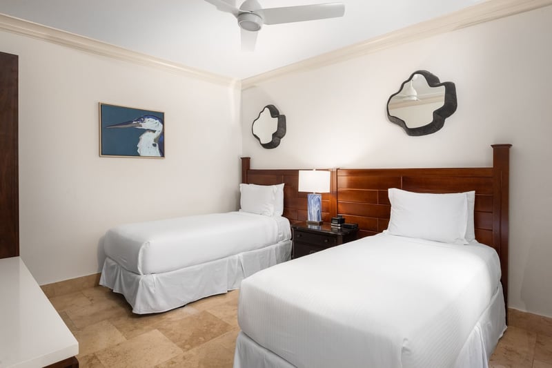 2 BDM Oceanfront Suite at Windsong Resort