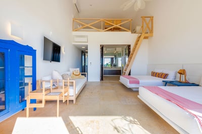 Luxury Villa Photo #22