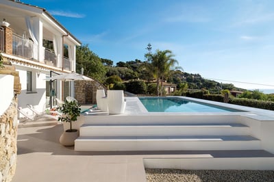 Luxury Villa Photo #9