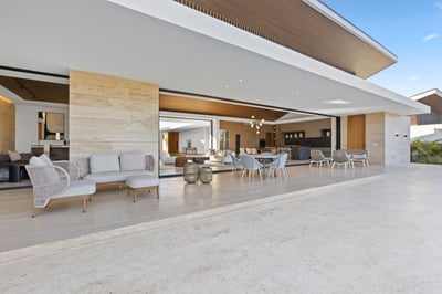 Luxury Villa Photo #9