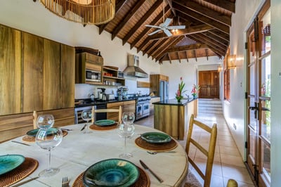 Luxury Villa Photo #3