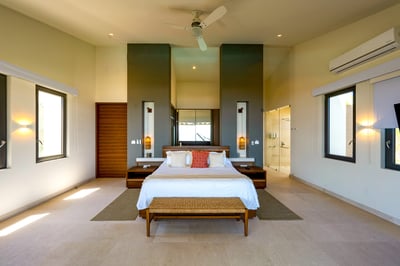 Luxury Villa Photo #36