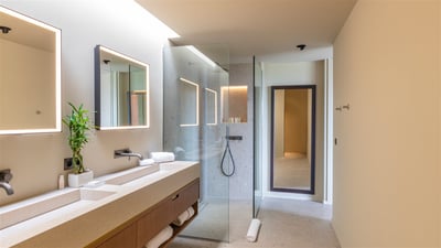 Luxury Villa Photo #37
