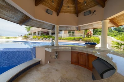 Luxury Villa Photo #5