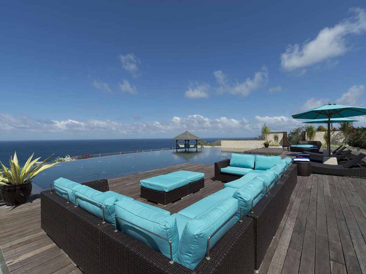The Pala | Poolside sea view - Image 11