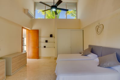 Luxury Villa Photo #62