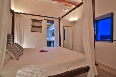 Luxury Villa Photo #26