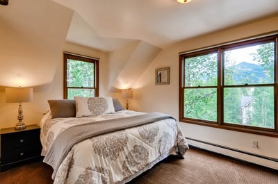 Ravens Bungalow upper level king suite